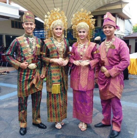 Inspirasi modis pembahasan pakaian adat tentang  52+ Pakaian Adat Sumatera Riau, Yang Terbaru!