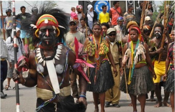 Pakaian Adat Papua yokal