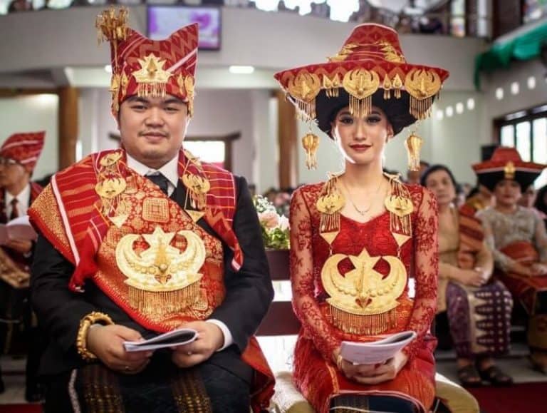 4 Pakaian Adat Batak Serta Nama, Gambar dan Penjelasannya