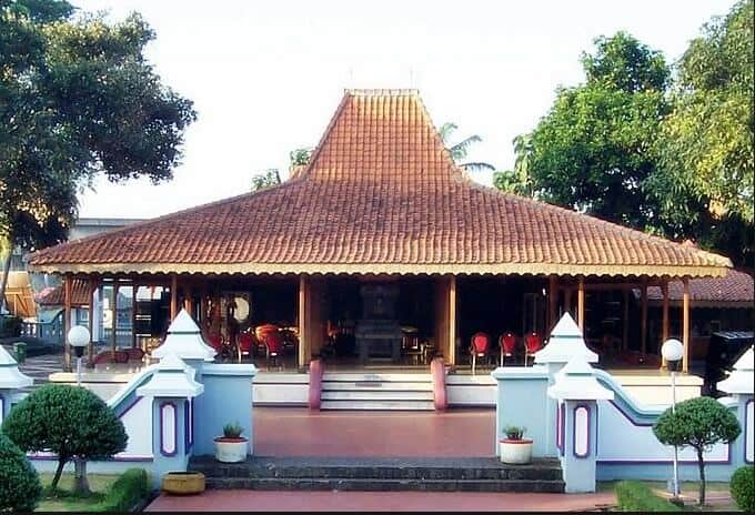 rumah adat jawa timur